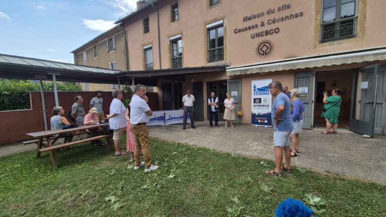 Vernissage de l’exposition “Causses et Cévennes, l’eau apprivoisée” à Florac : un hommage au génie hydraulique d’un territoire inscrit à l’UNESCO pour son agropastoralisme.
